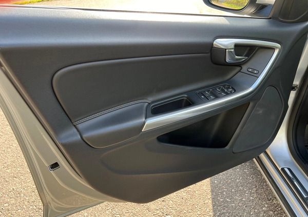 Volvo V60 cena 49900 przebieg: 235423, rok produkcji 2016 z Swarzędz małe 67